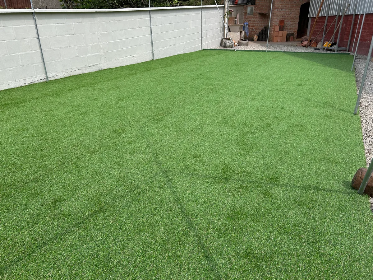 Mini campo de futebol com grama sintética em Guabiruba — detalhe 1
