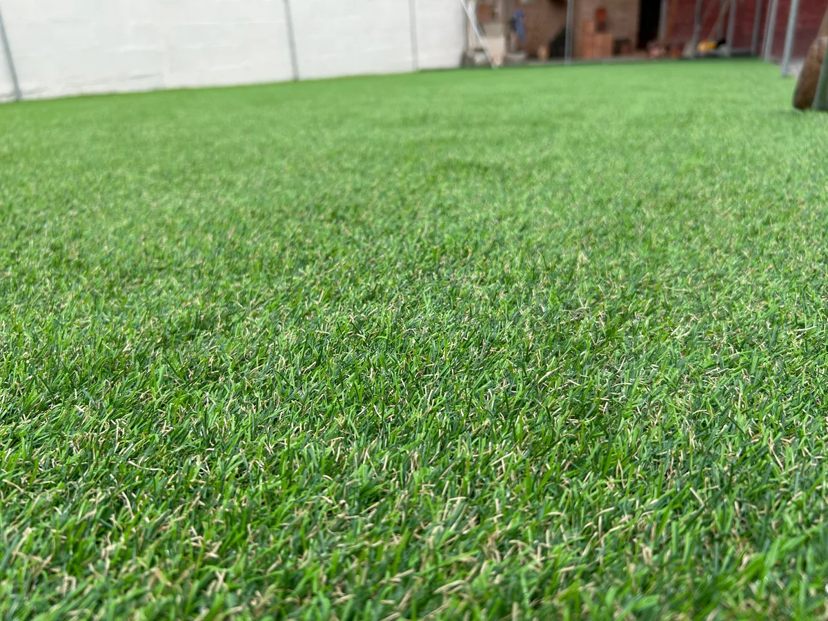 Mini campo de futebol com grama sintética em Guabiruba — detalhe 2
