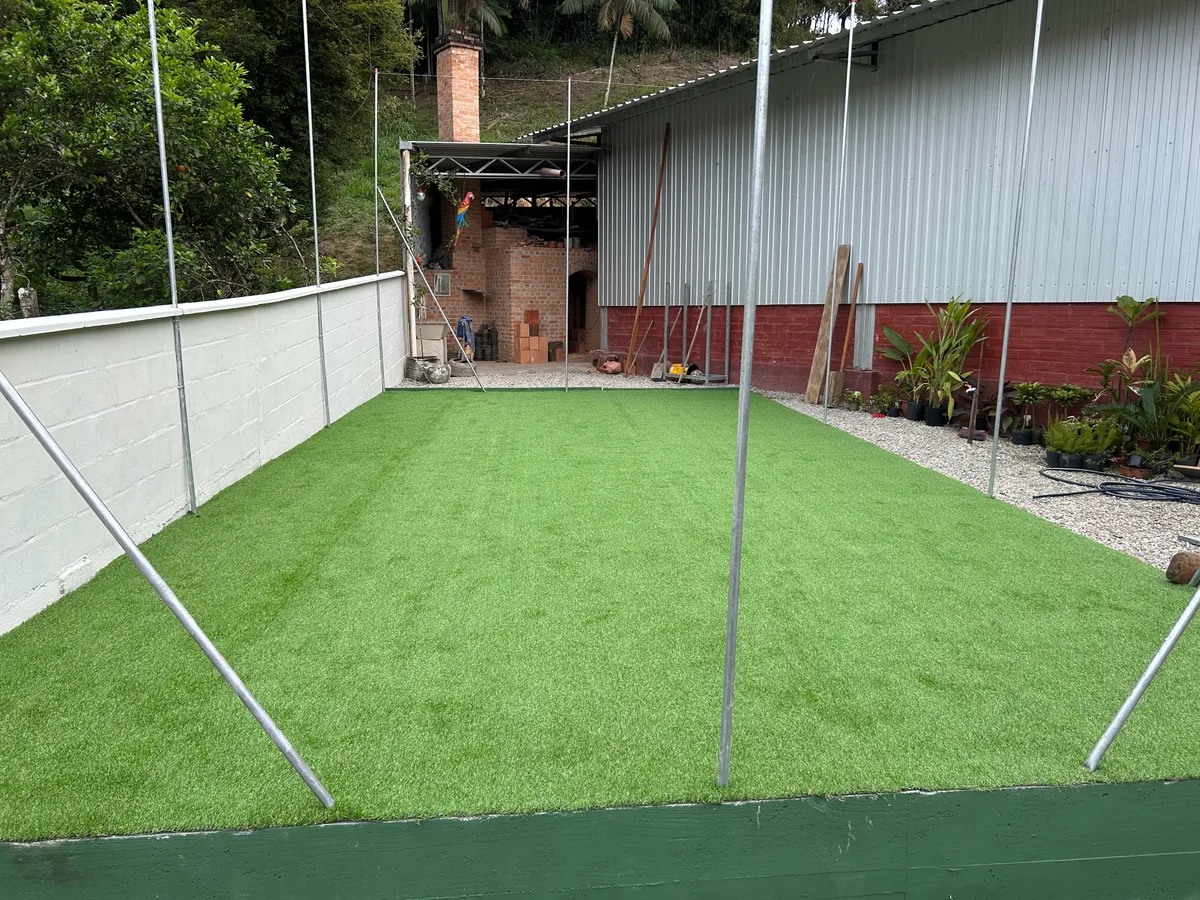 Mini campo de futebol com grama sintética em Guabiruba — detalhe 4