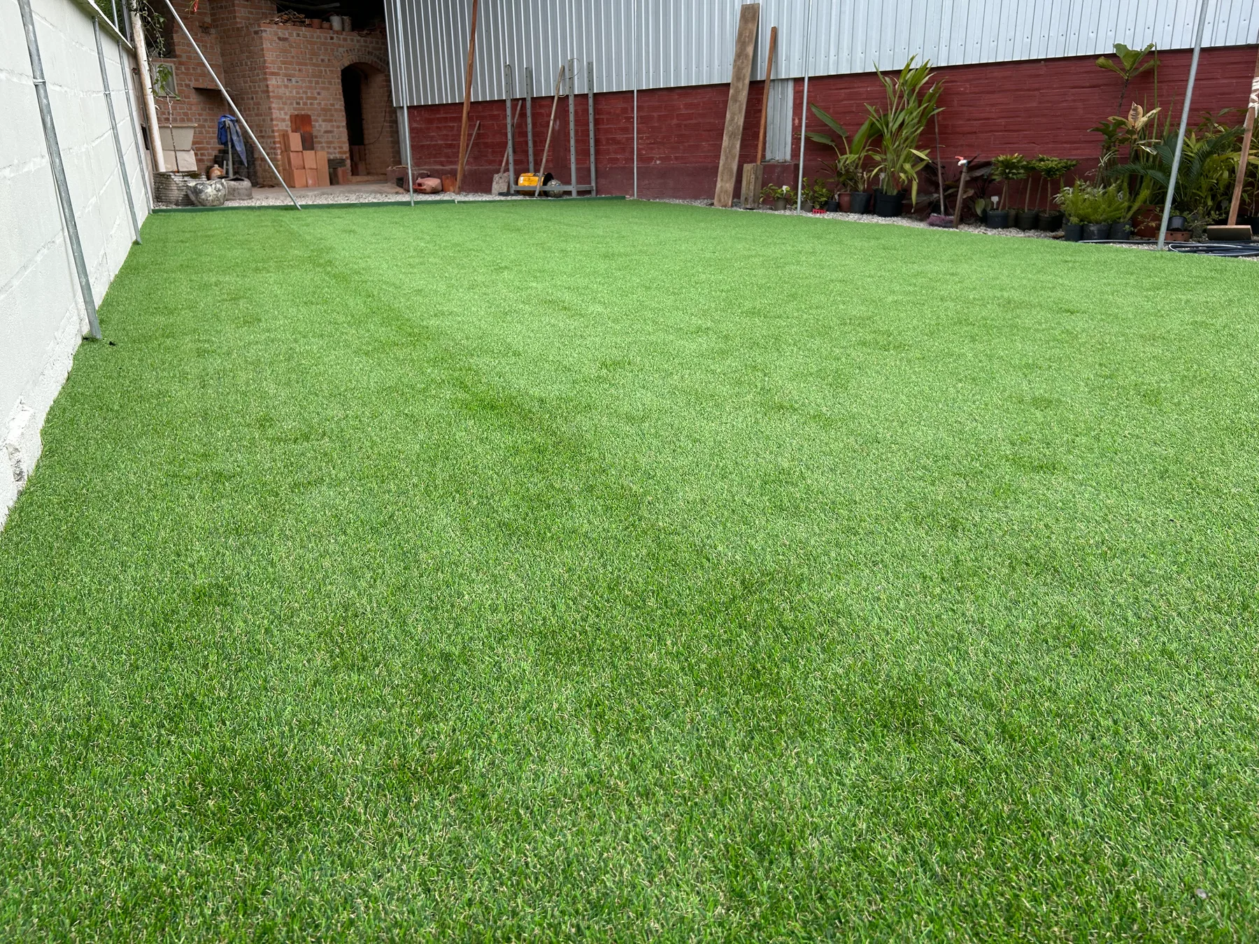Mini campo de futebol com grama sintética instalado em Guabiruba, SC — Decor Gramas