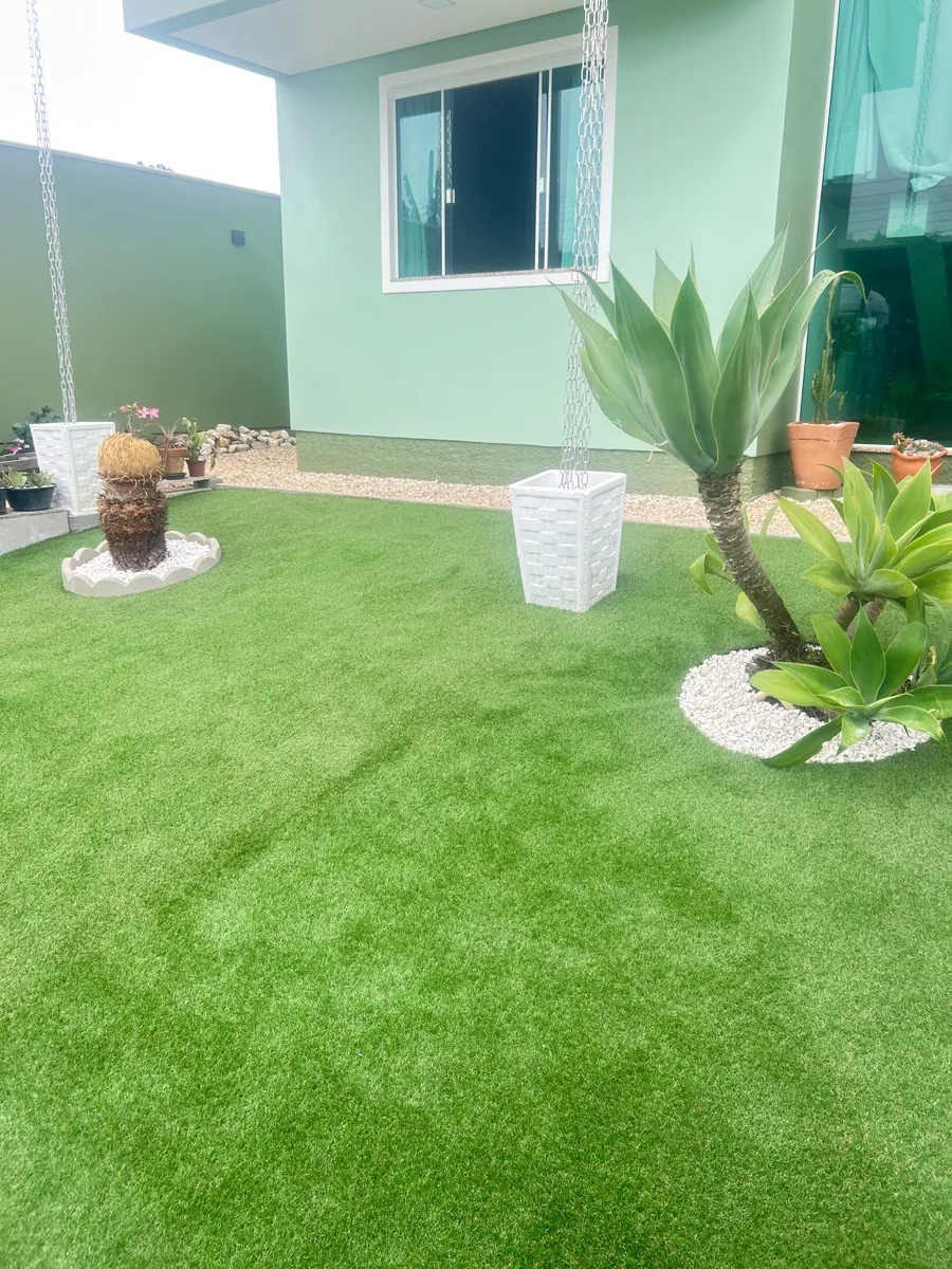 Grama sintética em Gaspar — guia completo Jardim residencial com grama sintética da Decor Gramas, referência para projetos em Gaspar