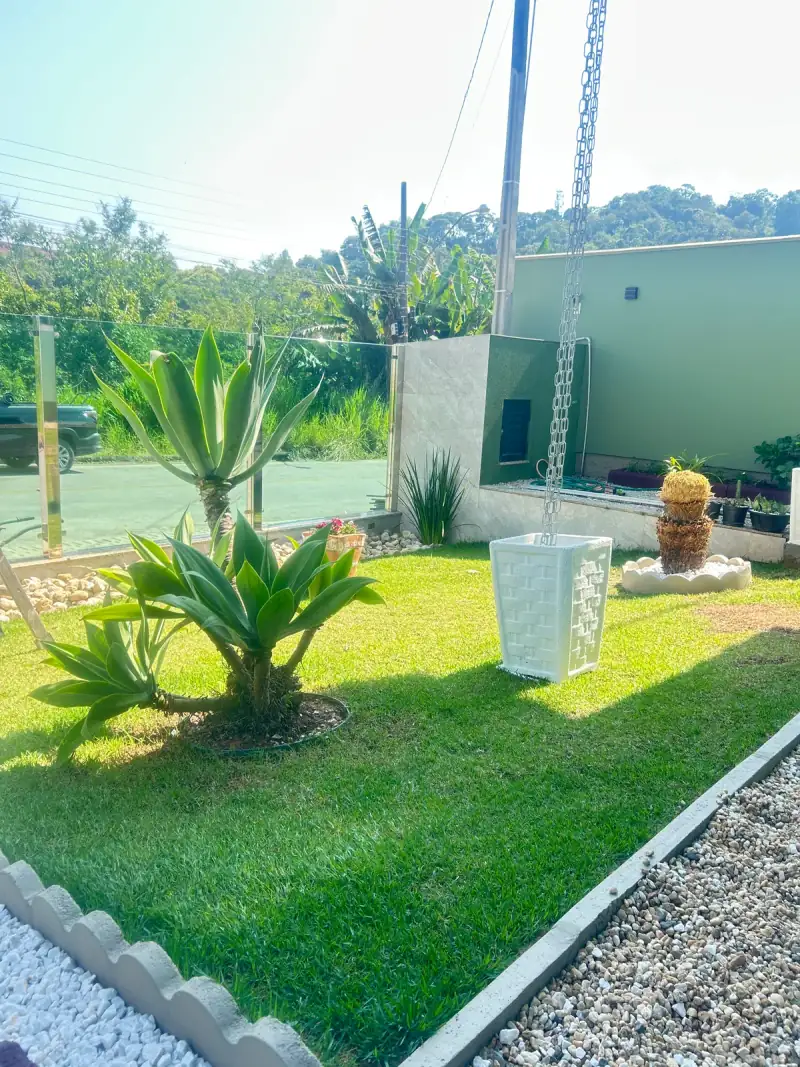 Quintal em Brusque antes da instalação da grama sintética